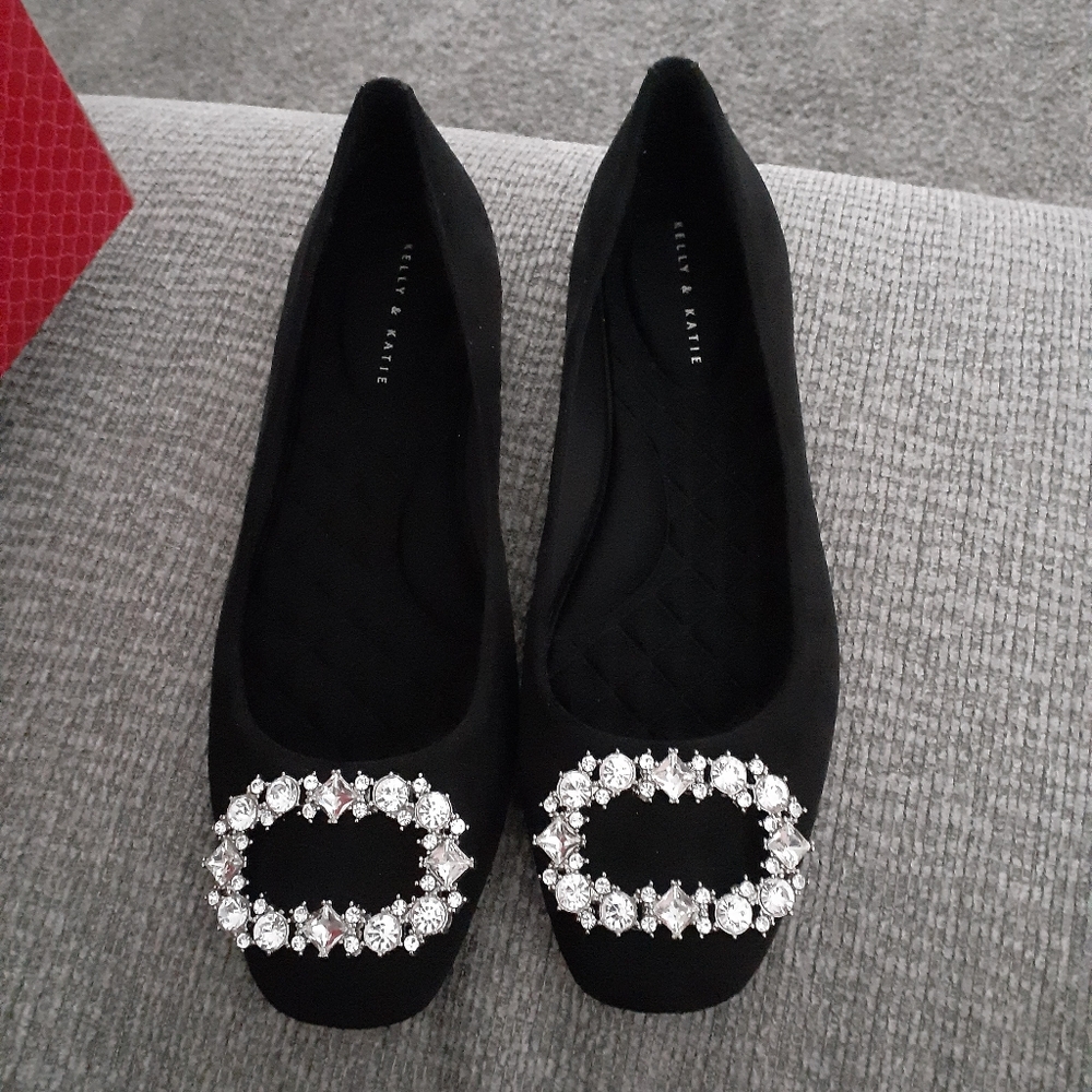 DSW 7M Kelly and Katie black flats